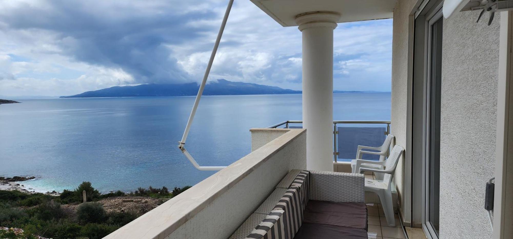 White Residence Luxury Apartments Sarande Bagian luar foto