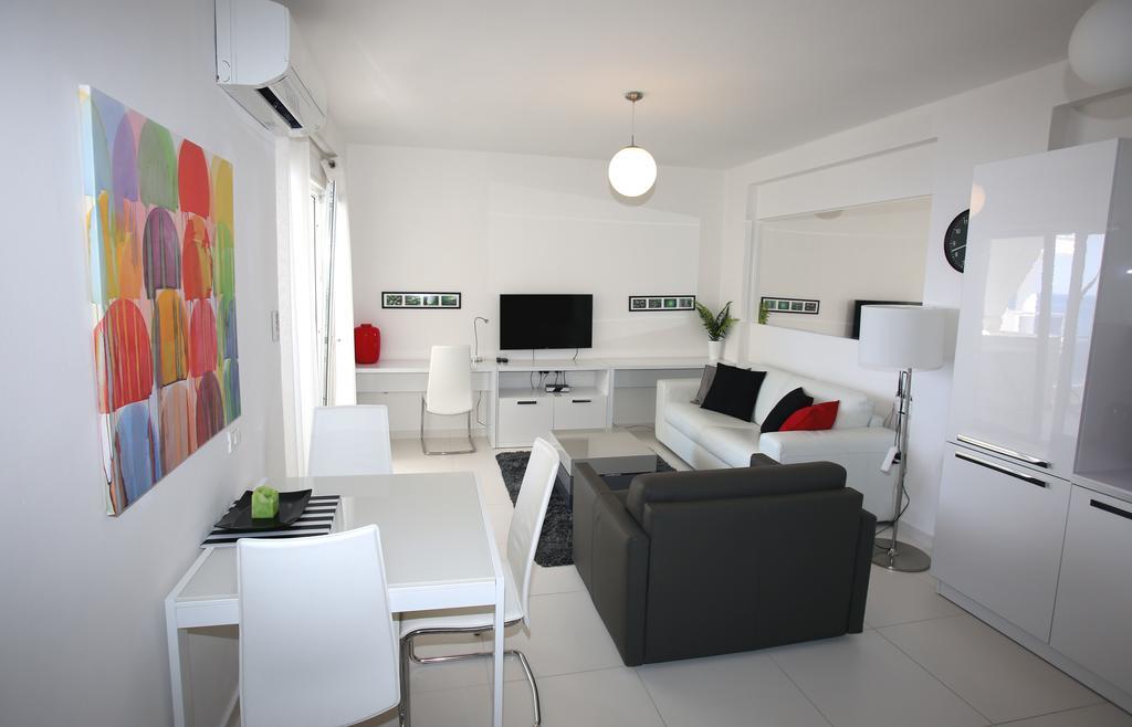 White Residence Luxury Apartments Sarande Bagian luar foto