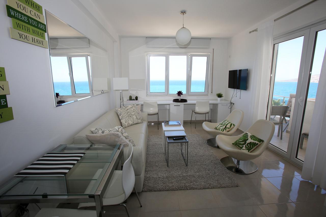 White Residence Luxury Apartments Sarande Bagian luar foto