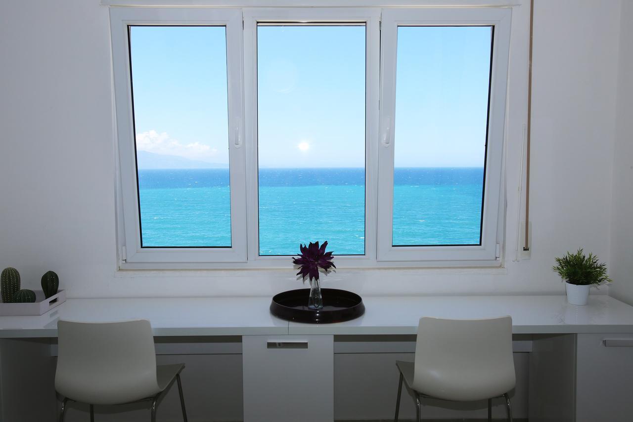 White Residence Luxury Apartments Sarande Bagian luar foto