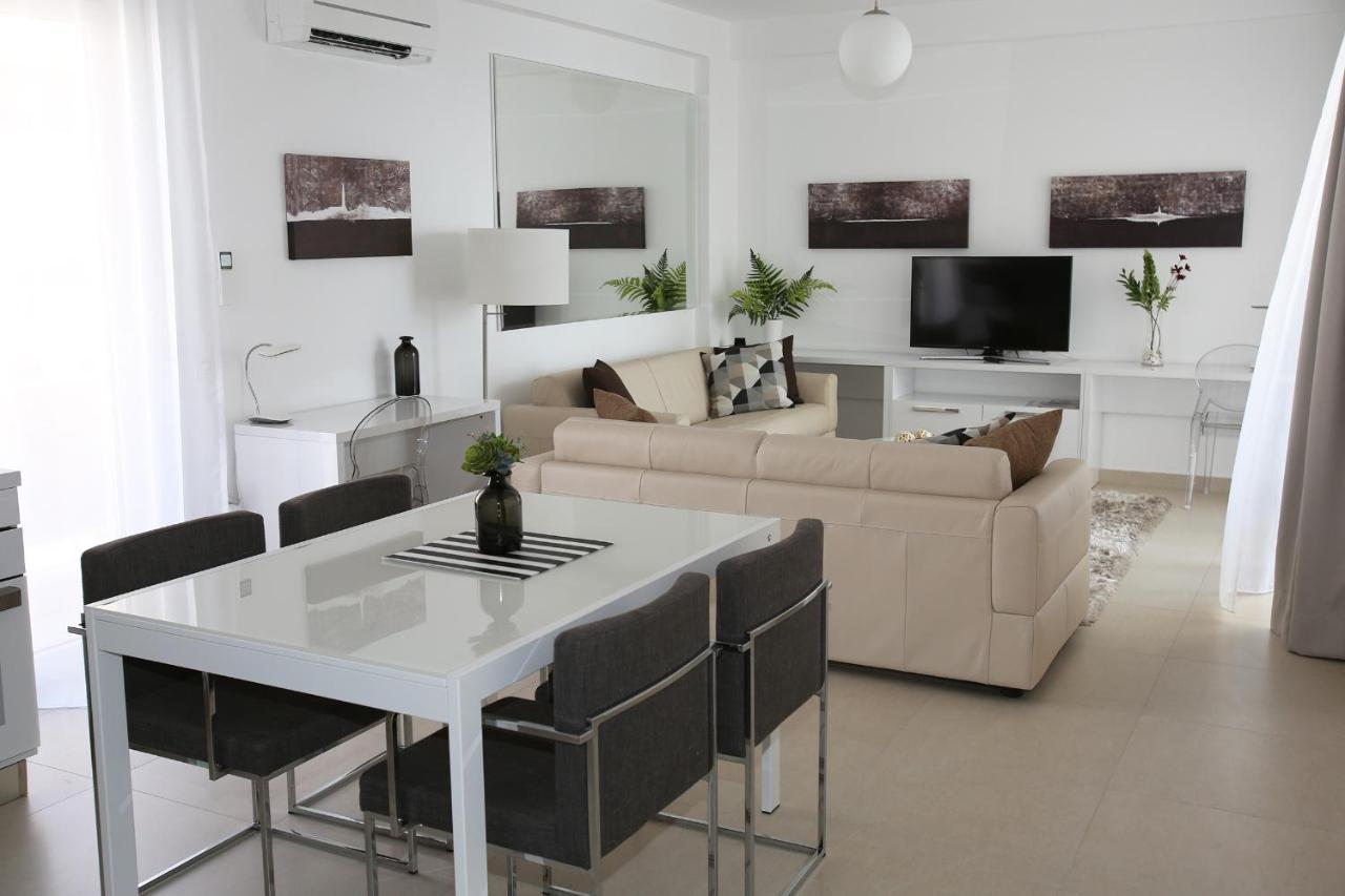 White Residence Luxury Apartments Sarande Bagian luar foto