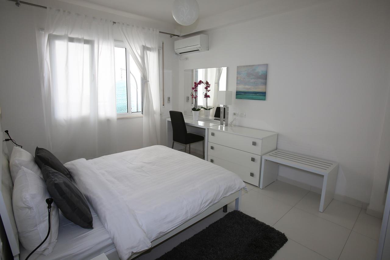 White Residence Luxury Apartments Sarande Bagian luar foto